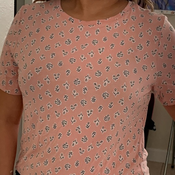 Old Navy Luxe- Pink Women Shirt with Flower print- Size M - Picture 7 of 7